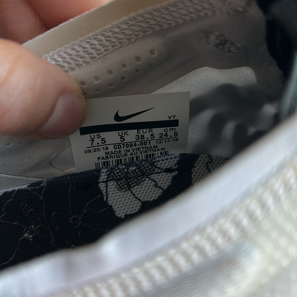 Nike Air VaporMax Running Shoes - Picture 13 of 17